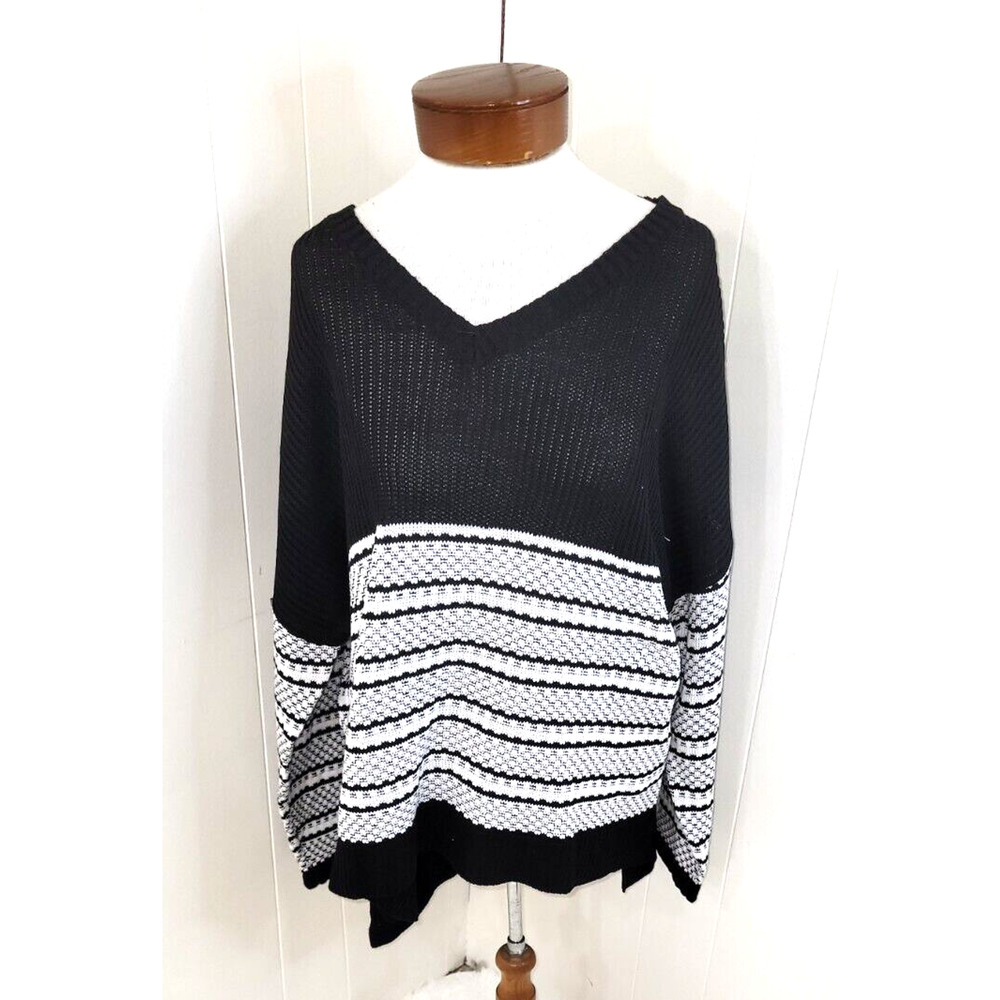 Bloomchic Womens 18-20 Black White V-Neck Striped Long Sleeve Knit Sweater NWT